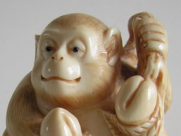 Monkey with peaches – (4608)